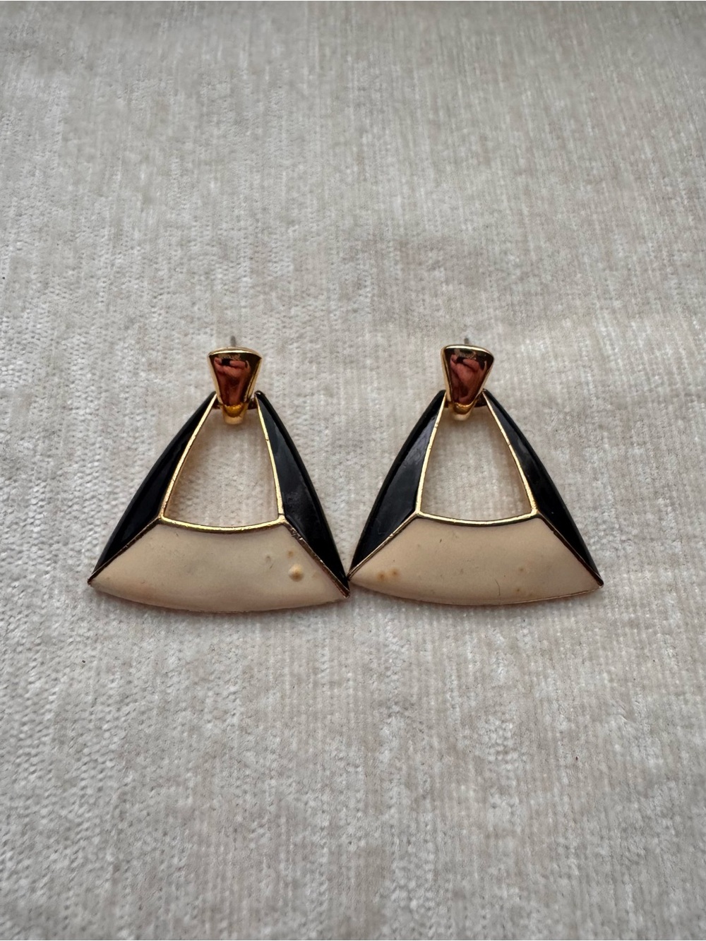 🛍️3/$35🛍️ Vintage Enamel Triangular Earrings